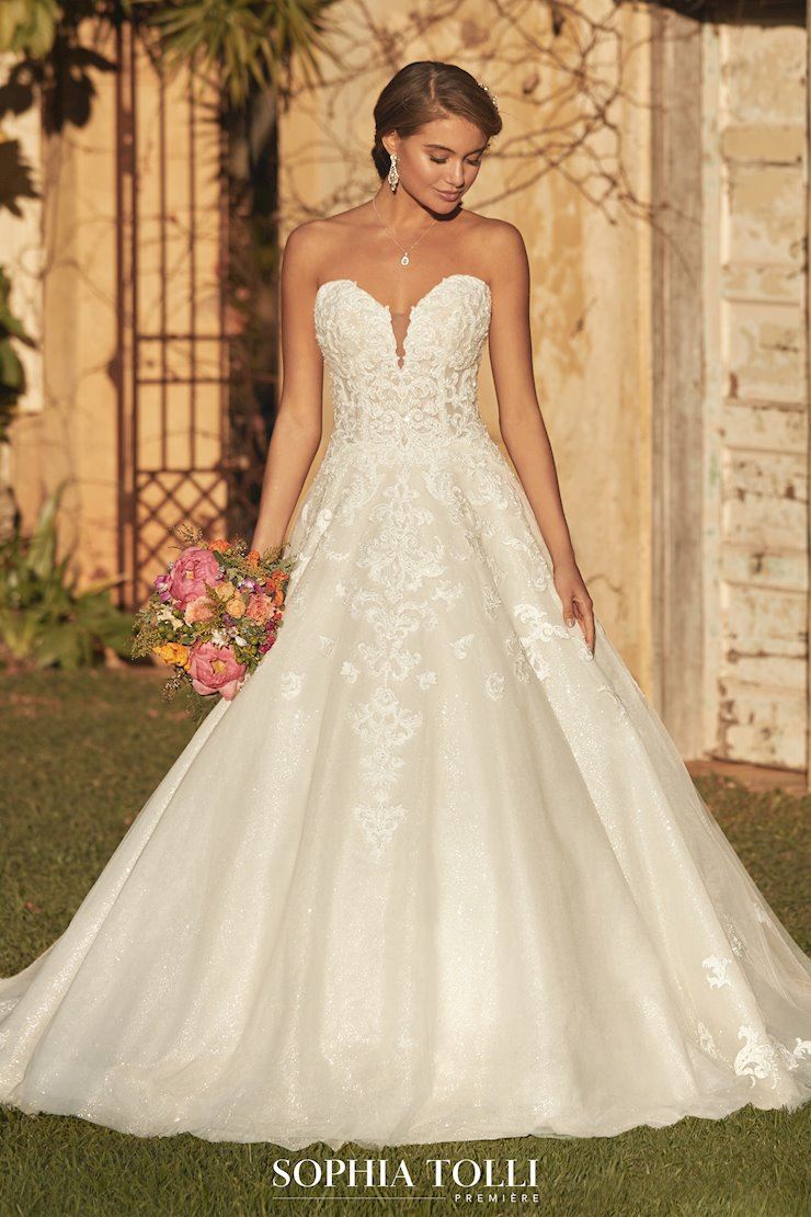 Sophia Tolli
